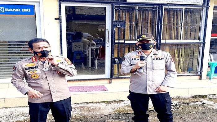 kabid-humas-polda-sumsel-kombes-pol-supriadi-mm-di-dampingi-kasubbid-penmas-akbp-iralinsah-sh.jpg