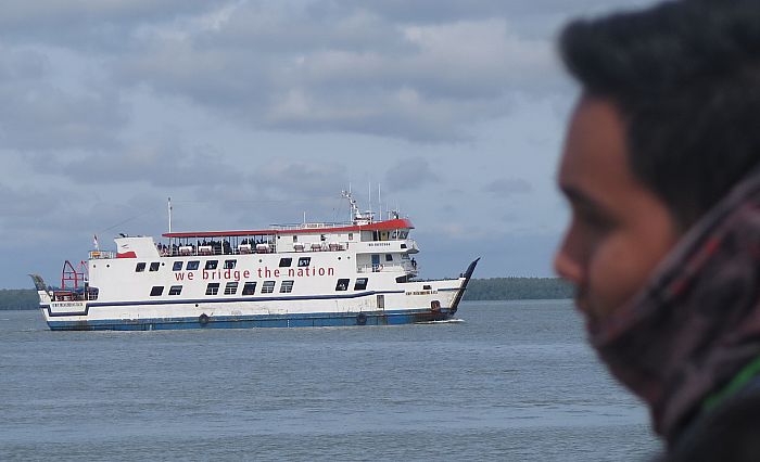 kapal-feri-taa.jpg