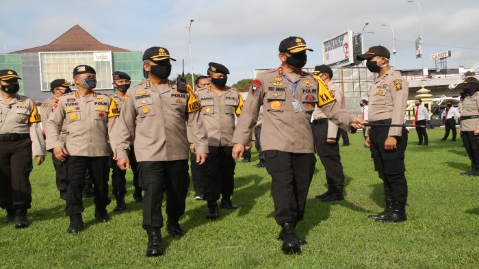 kapolda-sumsel-eko-indra-heri-cek-personel.jpg
