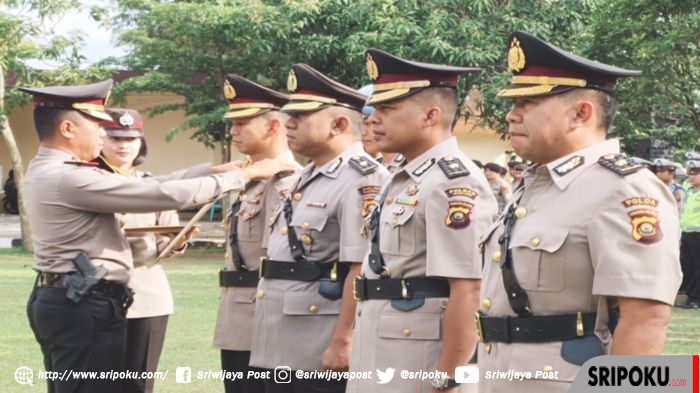 kapolres-muaraenim-akbp-afner-juwono-memimpin-serah-terima-jabatan-2-pamen.jpg