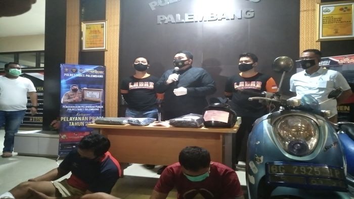 kapolrestabes-palembang-kombes-pol-irvan-prawira-dan-kasat-reskrim-kompol-edi-rahmat-mulyana.jpg