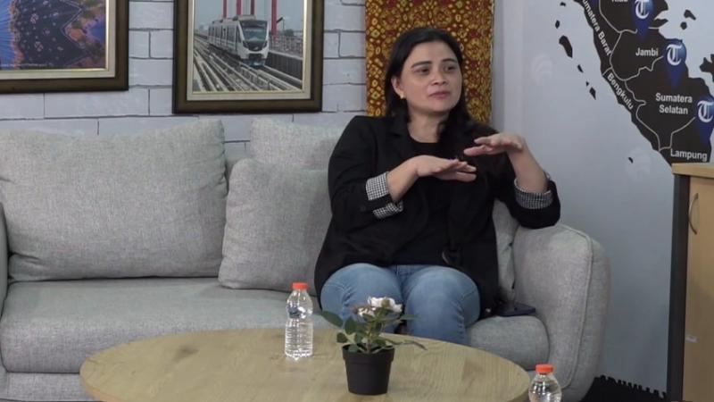 Kabar Terkini Wanita Palembang Penakluk Selat Sunda di Usia 16 Tahun, Kini Peduli Seniman Lokal - Sripoku.com
