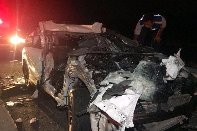 kecelakaan-lalu-lintas-beruntun-di-jalan-tol-solo.jpg