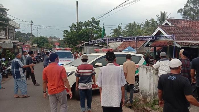 kedatangan-jenazah-korban-kecelakaan.jpg