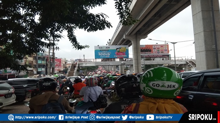 Hati-hati Menuju KM 12, Macet Parah Mulai dari Fly Over Polda hingga Sepanjang Jalan Kol.H Burlian