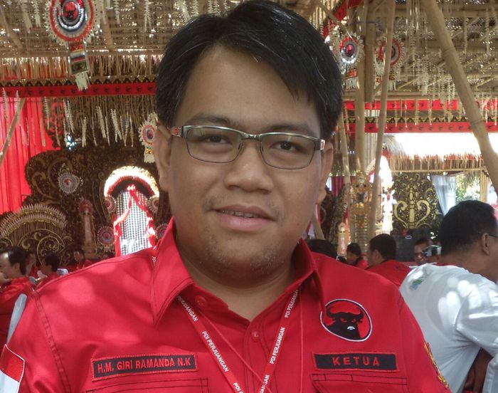 ketua-dpd-pdi-perjuangan-sumsel-hm-giri-ramanda-n-kiemas-se-mm_20150916_164844.jpg