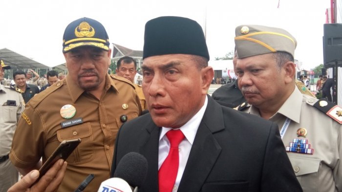 ketua-pssi-edy-rahmayadi-secara-resmi-menghentikan-sementara-liga-1-2018_20180926_092027.jpg