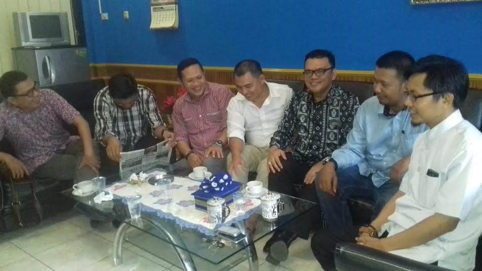 ketua-umum-mw-kahmi-provinsi-sumse_20170125_204018.jpg