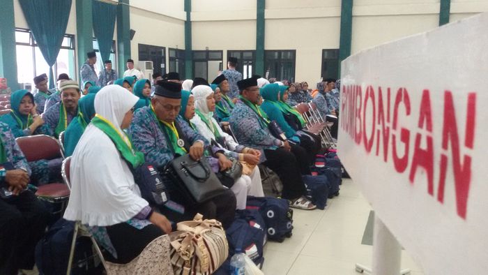 kloter-iii-masuk-asrama-haji_20150829_091926.jpg