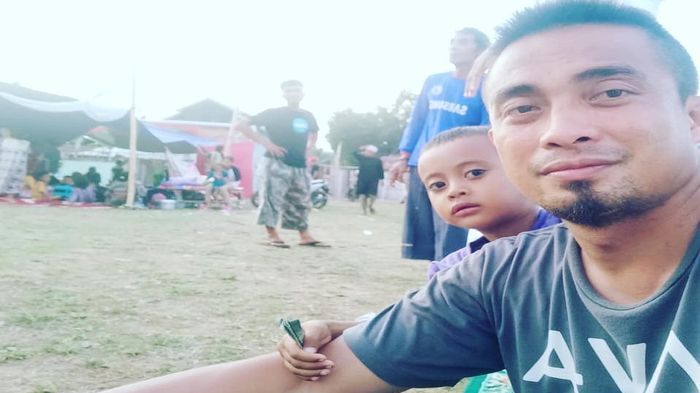 kondisi-terkini-legenda-sriwijaya-fc-ferry-rotinsulu-pasca-tsunami-di-palu_20180930_002035.jpg