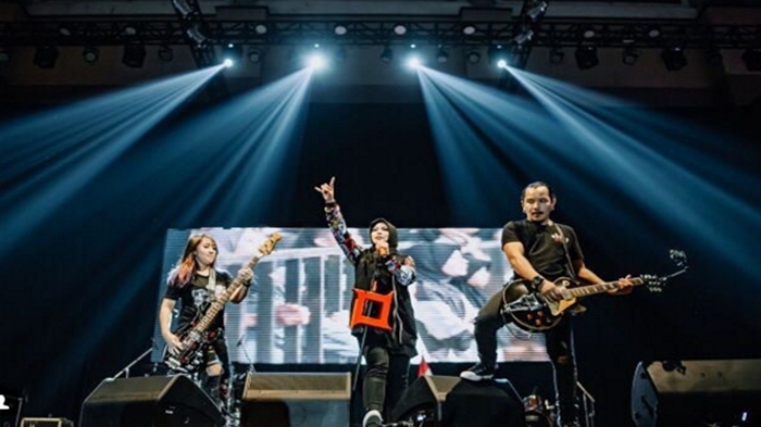 Tepis Isu Bubar, Band Kotak Muncul Dengan