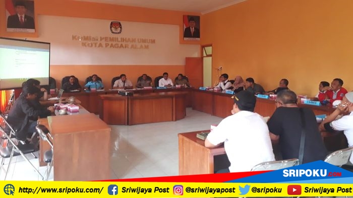 kpu-pagaralam-bersama-tim-lo-masing-masing-pasangan-calon-walikota_20180326_133932.jpg