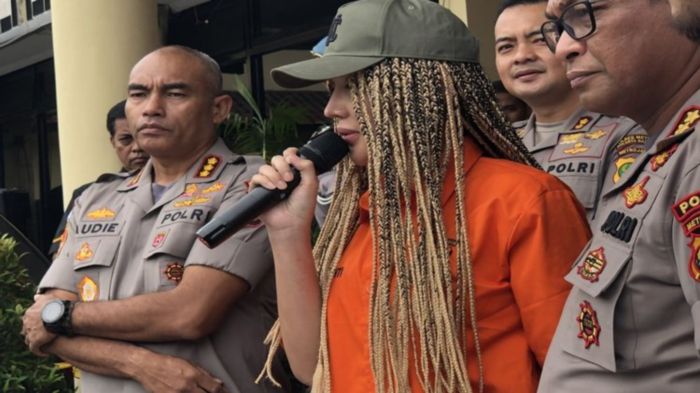 lucinta-luna-saat-dalam-jumpa-pers-di-polres-jakarta-barat-kamis-1322020.jpg
