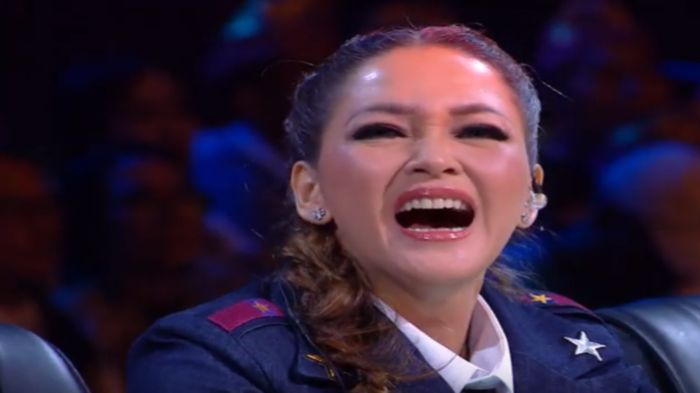 maia-estianty-saat-mendengarkan-lyodra-indonesian-idol-2020.jpg