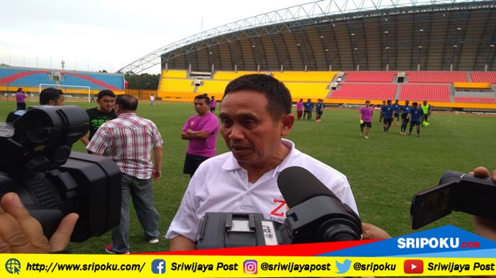 manajer-sriwijaya-fc-ucok-hidayat_20180303_140025.jpg