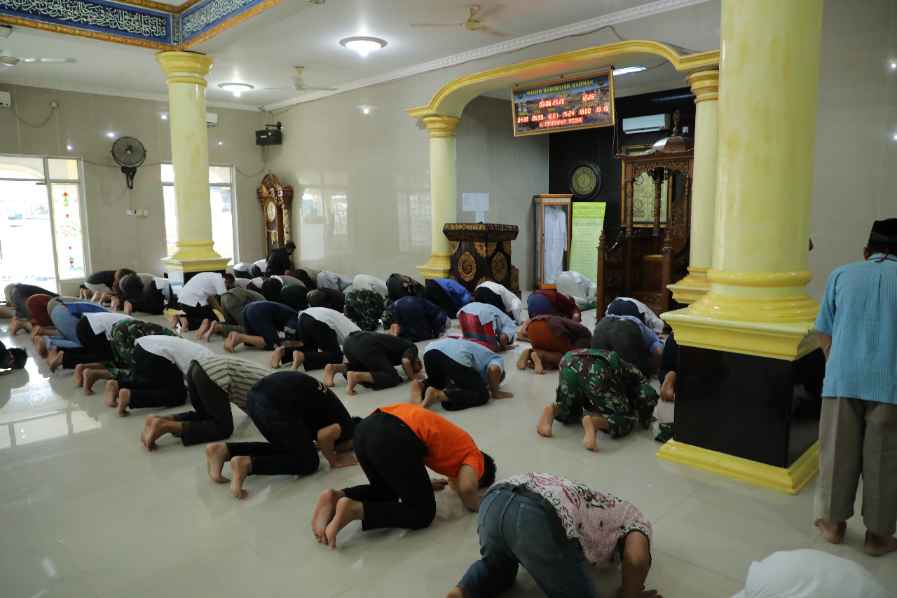 masjid-dan-mushollah-diperbolehkan-gelar-sholat-berjamaah-termasuk-sholat-jumat.jpg