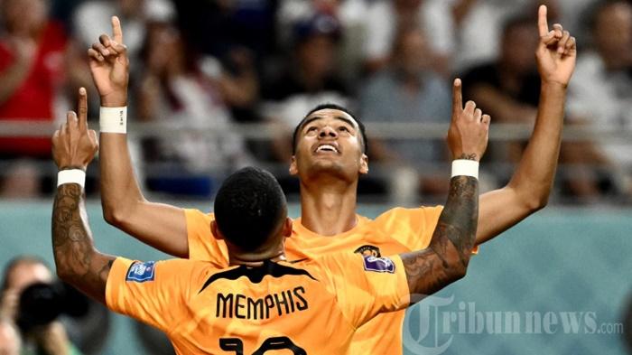 memphis-depay-selebrasi-usai-mencetak-gol.jpg