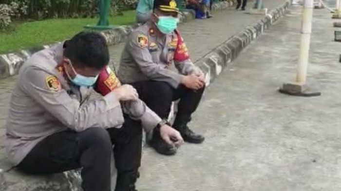 mencekam-wakapolres-jaksel-tak-kuasa-melawan-takdir-dan-menangis-paisen-yang-dievakuasi-meninggal.jpg