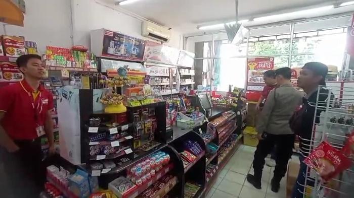 mencuri-susu-di-Alfamart.jpg