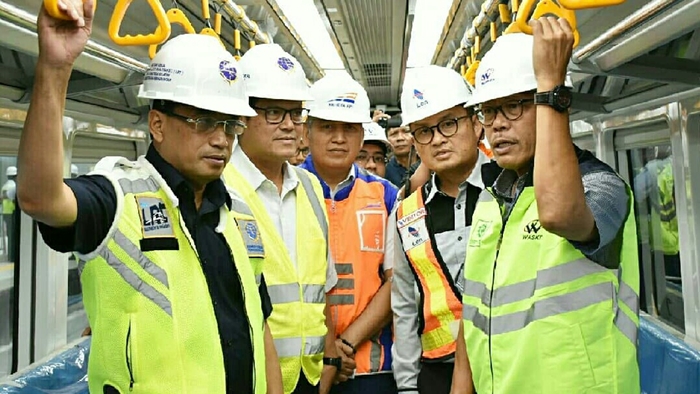 menhub-ujicoba-lrt_20180527_174255.jpg