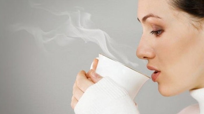 minum-air-hangat-cewwk-wanita_20161229_152049.jpg