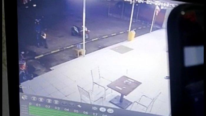 Pencurian Motor di Macan Lindungan Terekam CCTV, Pemiliknya Sedang Beli Susu Untuk Istri yang Hamil