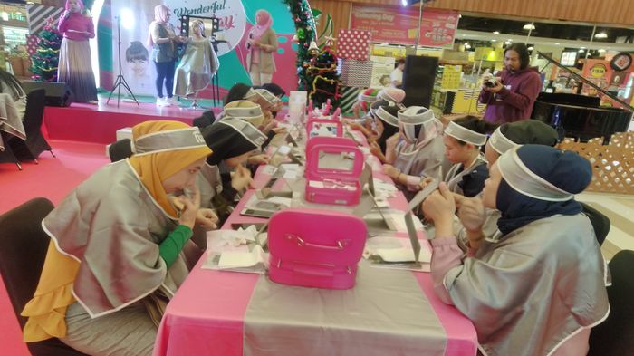 Fanbo Flawless Nude Make Up Look di Atrium Palembang Icon, Ini Teknik Aplikasi Make Up Profesional
