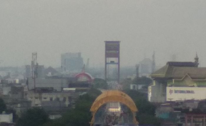 palembang-mulai-diselimuti-kabut_20170731_162201.jpg