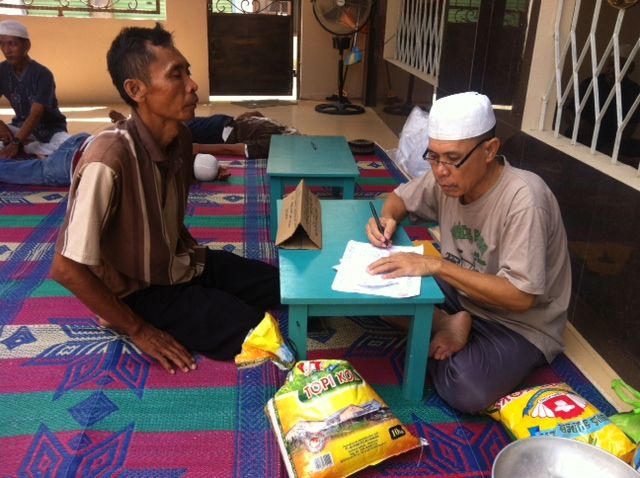 panitia-zakat-fitrah-masjid-darussaadah-kompleks_20160704_165051.jpg