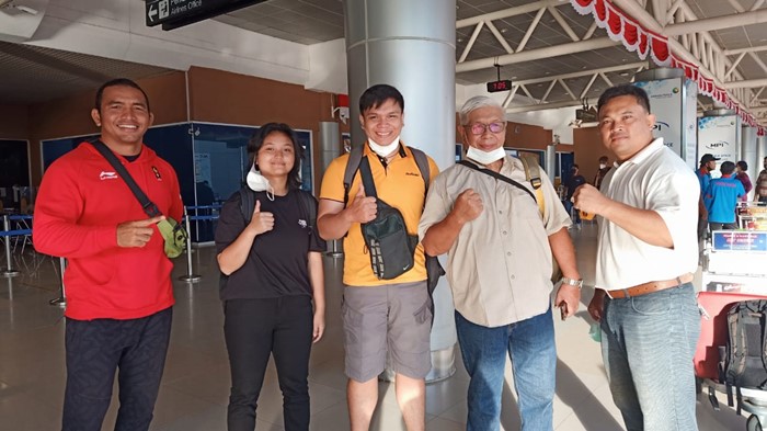 para-atlet-sumsel-foto-bersama-di-bandara-smb-ii-palembang.jpg