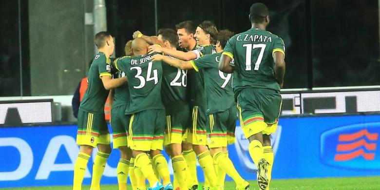 para-pemain-ac-milan-merayakan-gol_20150923_050827.jpg