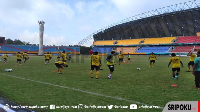 para-pemain-sriwijaya-fc-latihan-di-stadion-gelora-sriwijaya-jakabaring-gsj-palembang.jpg