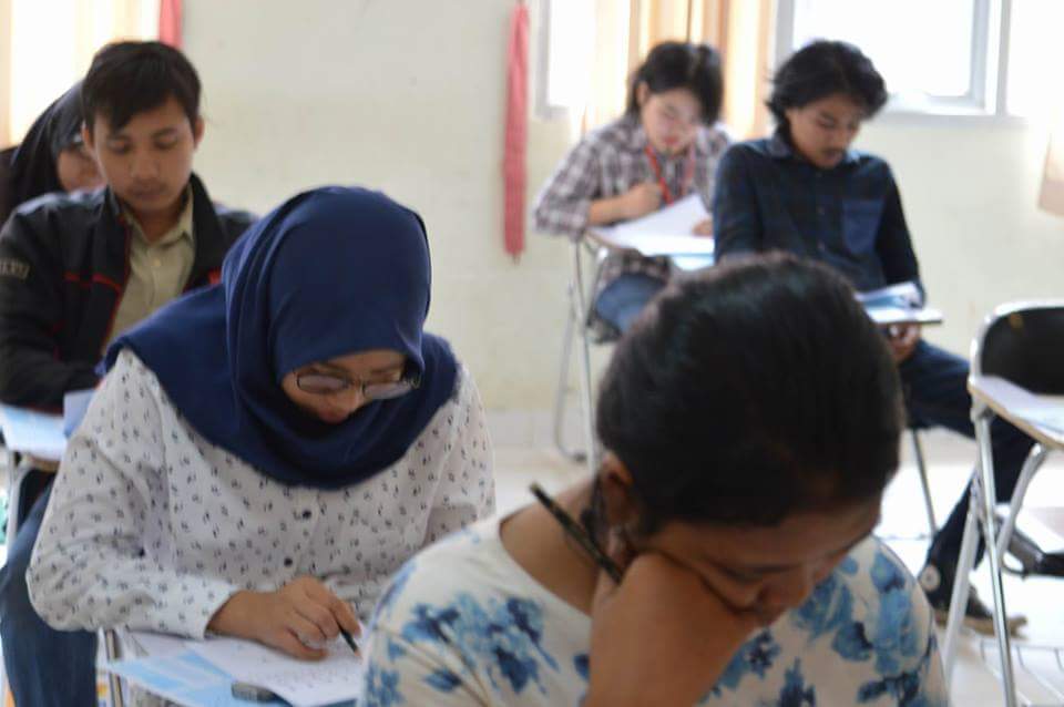 para-peserta-sbmptn-saat-pelaksanaan-tes-sbmptn-2018_20180508_171315.jpg