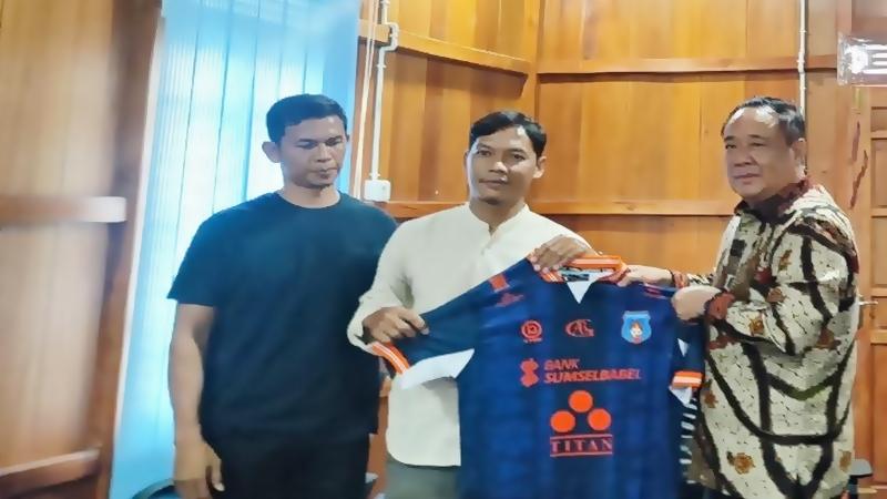 Breaking News: Eks Gelandang Sriwijaya FC Jadi Pelatih Sumsel United, M Nasuha Diberi Target Tinggi - Sripoku.com