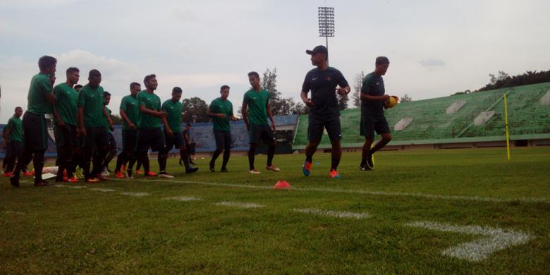 pemain-timnas-sepak-bola-indonesia_20160928_110519.jpg
