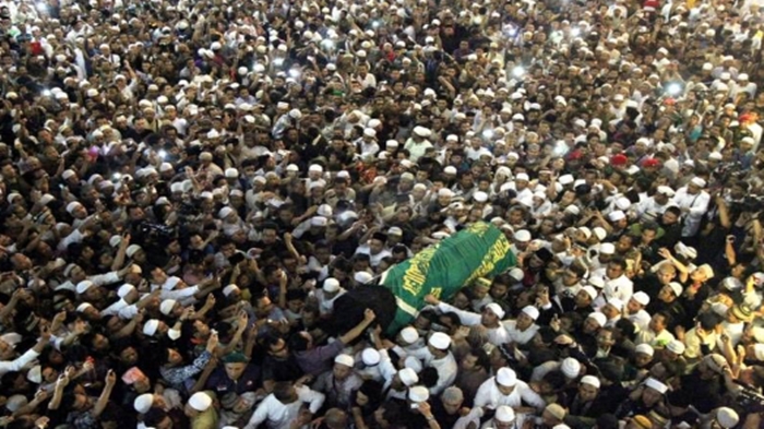 Miskin Dan Tak Beristri, Tapi Jenazah Pria Ini Dihadiri 15 Ribu Ibu-Ibu dan Disaksikan Ribuan Gadis