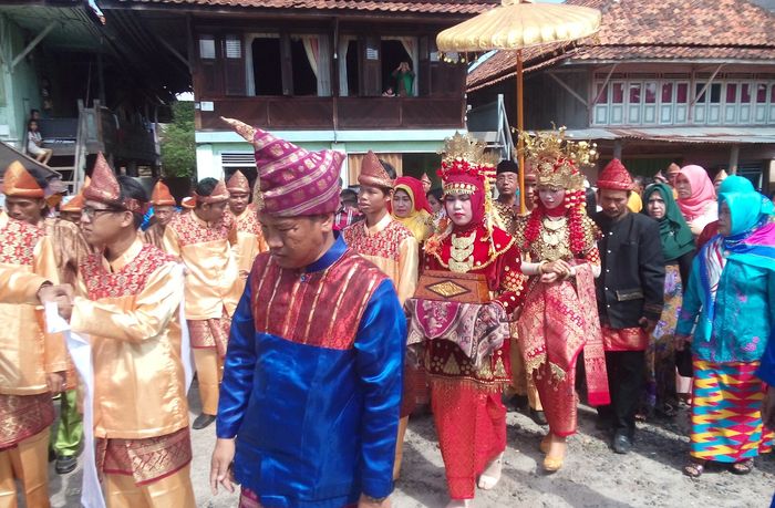 pemberian-gelar-masyarakat-komering_20160406_113715.jpg