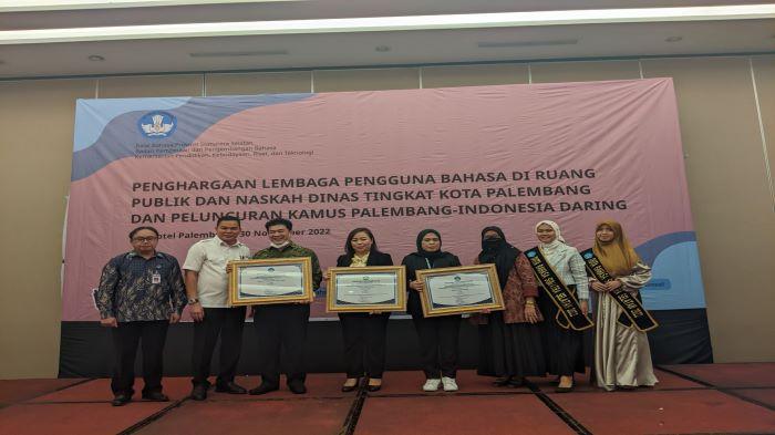 penerapan-penggunaan-bahasa-di-ruang-publik-terlebih-Kamus-Bahasa-Palembang.jpg