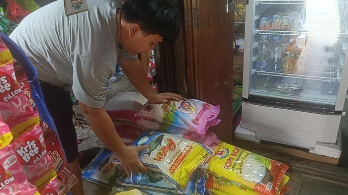penjual-beras-di-toko-kayuagung-411.jpg