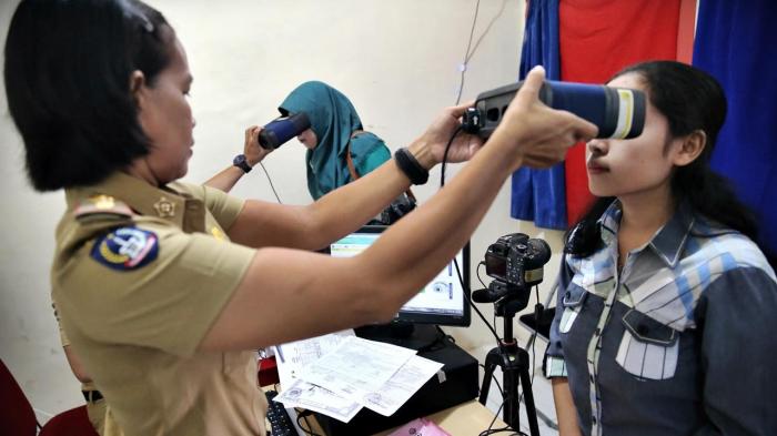 perekaman-e-ktp-di-makassar_20180207_115633.jpg
