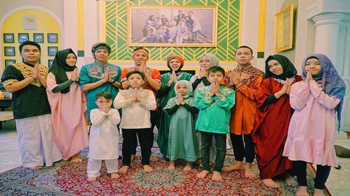 pernah-hidup-susah-bahkan-rumah-beralas-tanah-terungkap-inilah-sumber-kekayaan-gen-halilintar_20181018_091210.jpg
