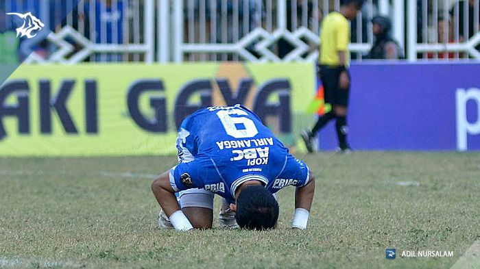 persib-bandung-vs-madura-united-ronggo-bertekad-apapun-terjadi-persib-harus-di-jalur-juara_20181008_204254.jpg