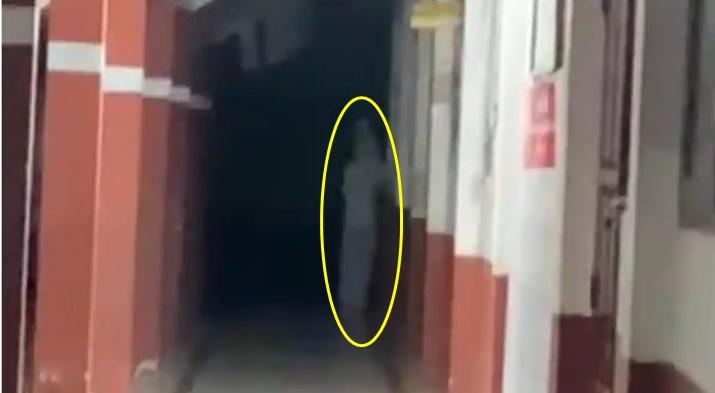 pocong-ciut-dikepung-polisi.jpg