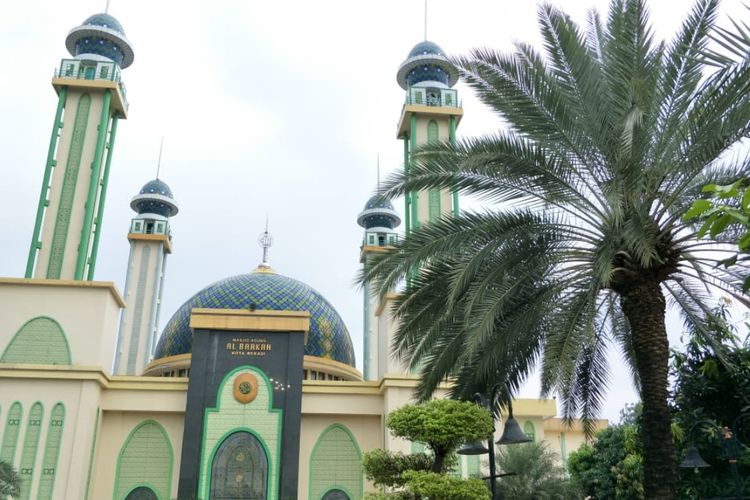 pohon-kurma-di-masjid-bekasi.jpg