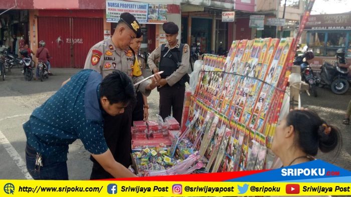 polres-lahat-menggelar-razia-petasan_20180524_162101.jpg