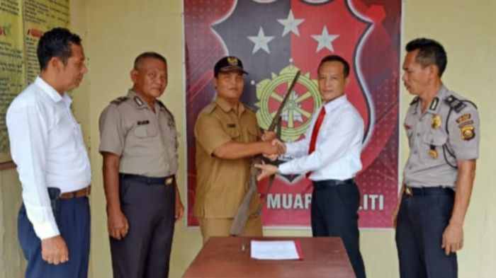 polsek-muara-beliti-polres-musirawas-menerima-satu-pucuk-senjata-rakitan.jpg