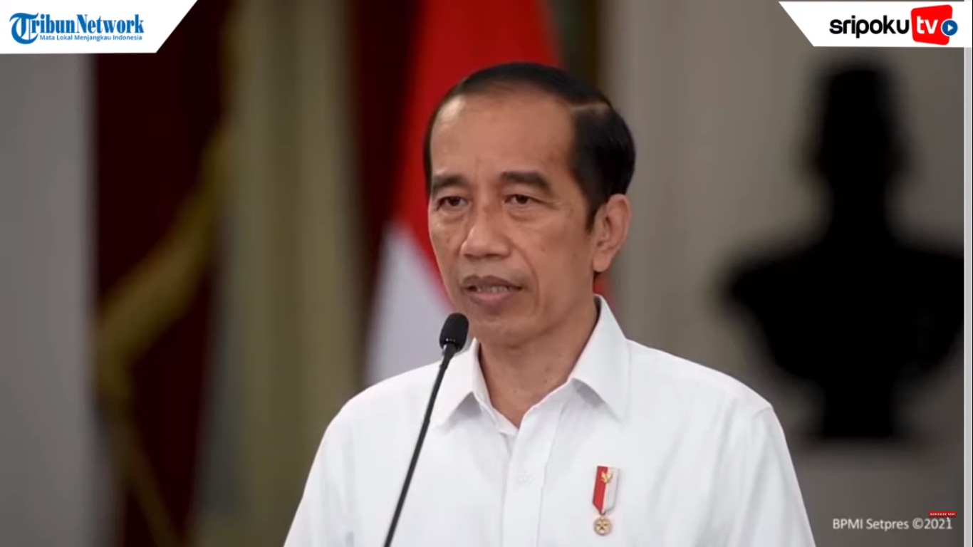 presiden-jokowi-saat-menyampaikan-duka-atas-tenggelamnya-kapal-selam-kri-nanggala-402.jpg