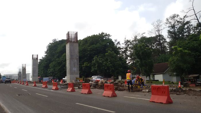 proyek-lrt-di-depan-punti-kayu_20160229_111920.jpg