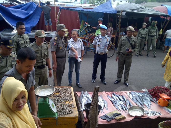 puluhan-tim-yustisi-gabungan-pemkab-muaraenim_20151104_144413.jpg