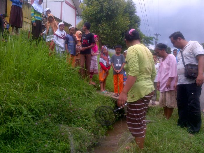 puluhan-warga-desa-rantautenang-kecamatan-tebingtinggi_20160224_165443.jpg